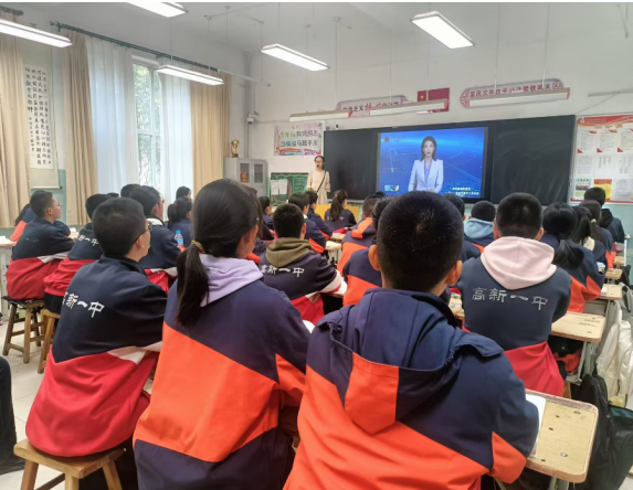 弘扬航天精神 做有梦想少年 “神舟起落是吾乡”——同上一堂航天蓝云思政课